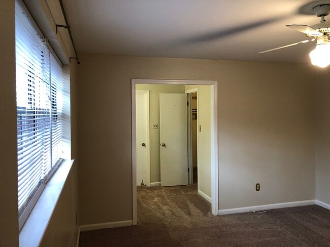 Building Photo - 1333 Oakdale Dr