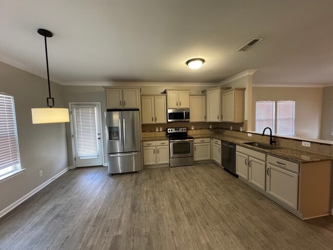 Building Photo - 291 Ranlo Ave