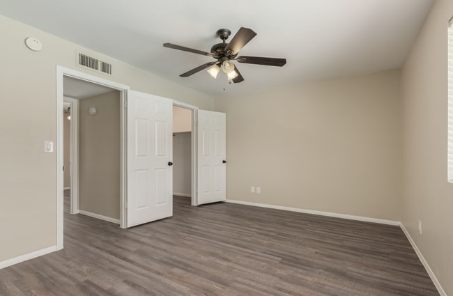 Building Photo - 2215 N Los Altos Dr