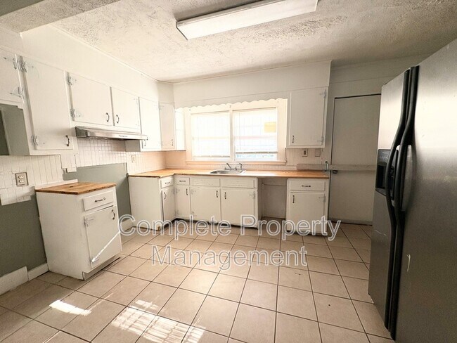 Building Photo - 8149 1st Ave S