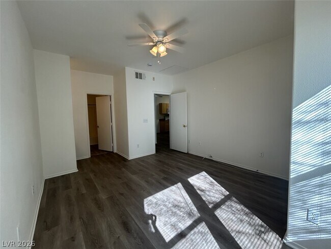 Building Photo - 8250 N Grand Canyon Dr