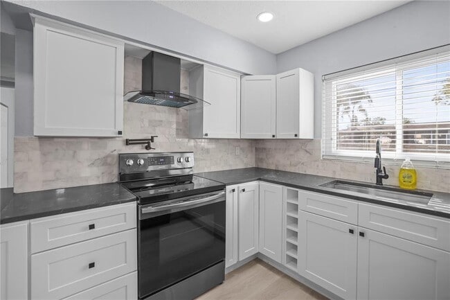 Building Photo - 132 81st Ave N