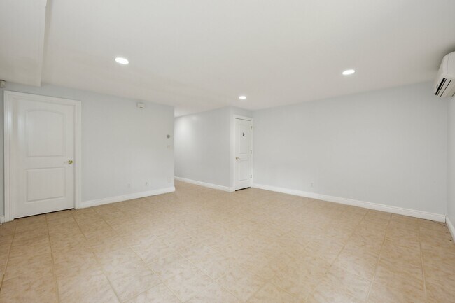 Building Photo - 285 Knox Ave
