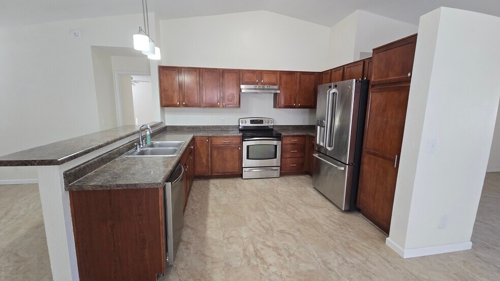 Building Photo - 6140 S Springbrook Dr