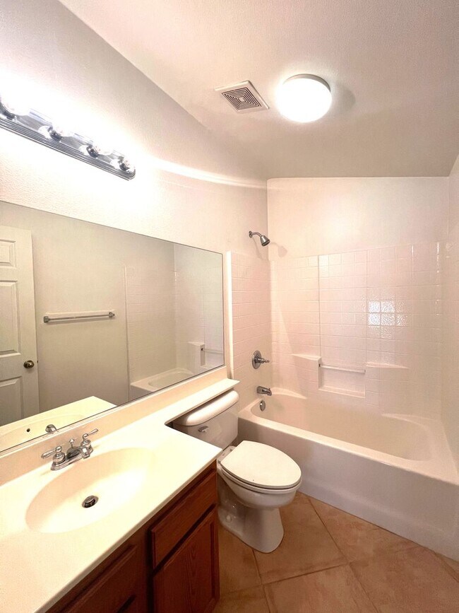 Building Photo - Beautiful 4 Bedroom, 3 Baths Single Family Home In North Fontana for Lease