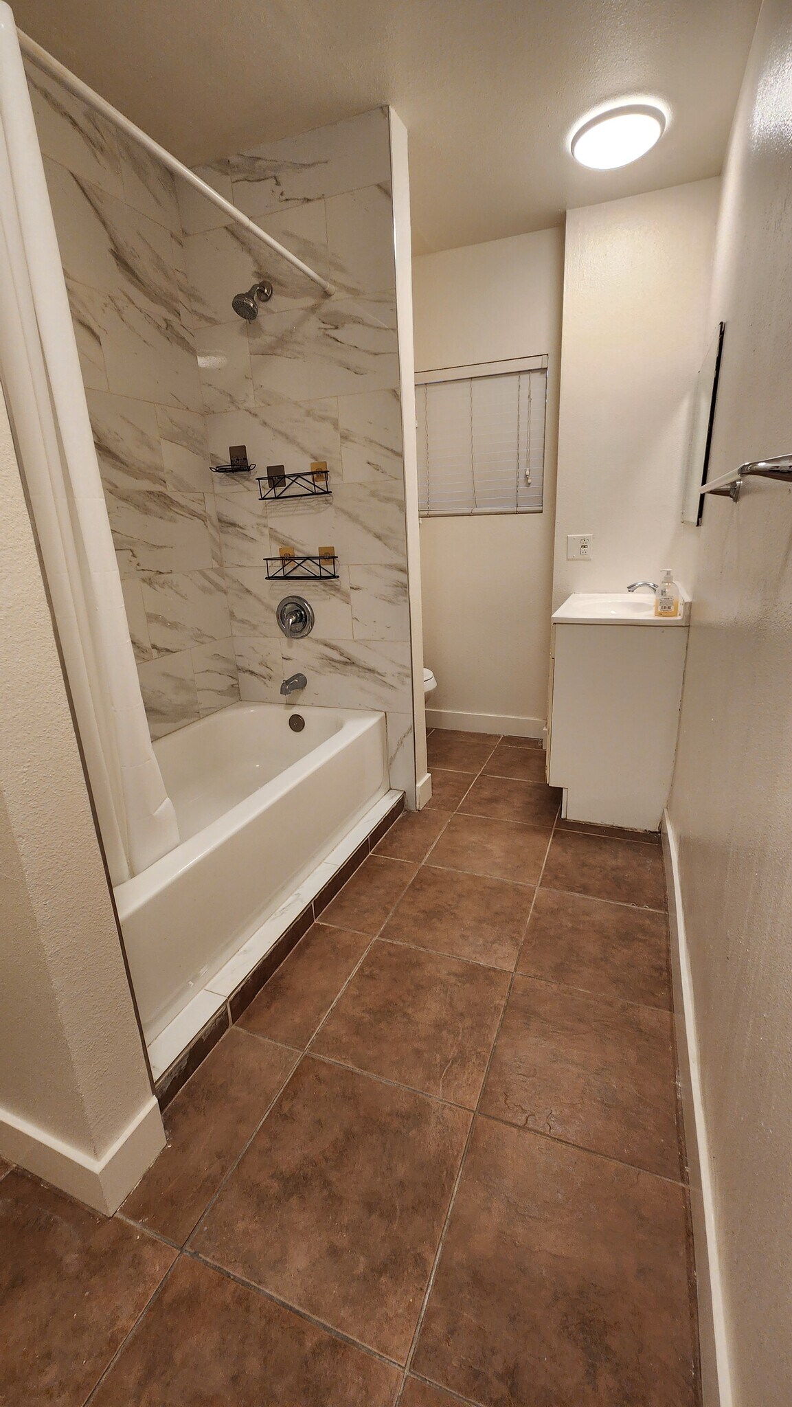 Building Photo - 1615 Lovell Ave