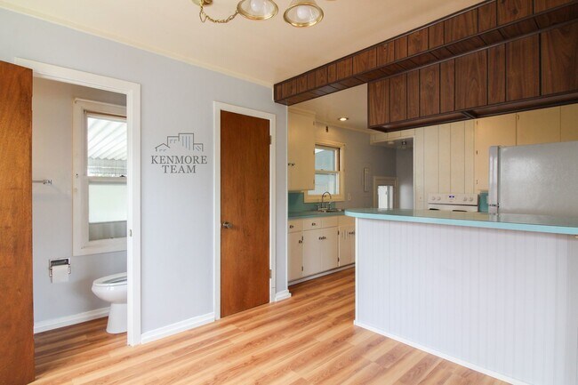 Building Photo - 3 Bedrooms, 2.5 Baths Duplex in Richland