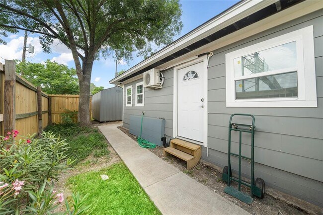 Building Photo - 4626 Verone St