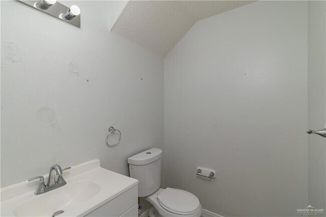 Building Photo - 3425 Ozark Ave