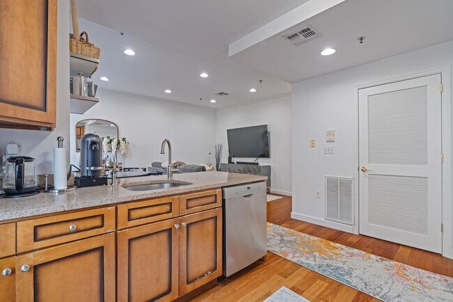 Building Photo - 620 38th St