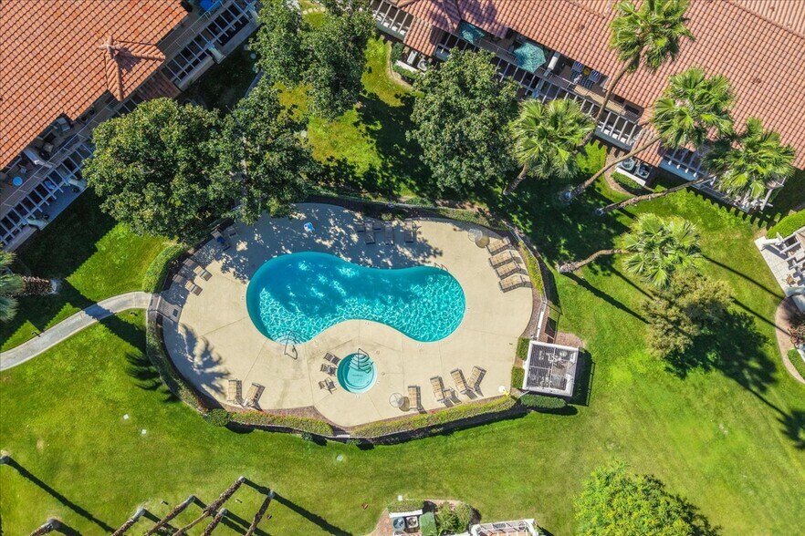 Building Photo - 2701 E Mesquite Ave