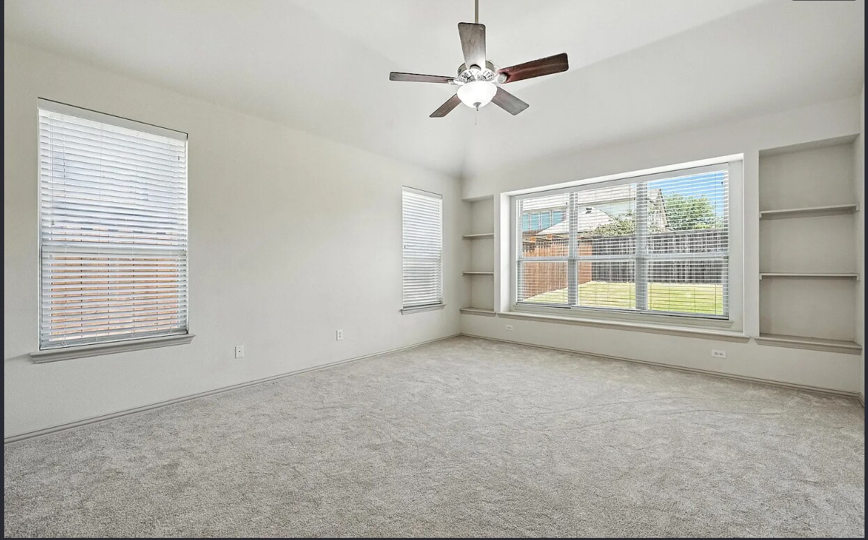 Building Photo - Room in House on Smoke Tree Dr