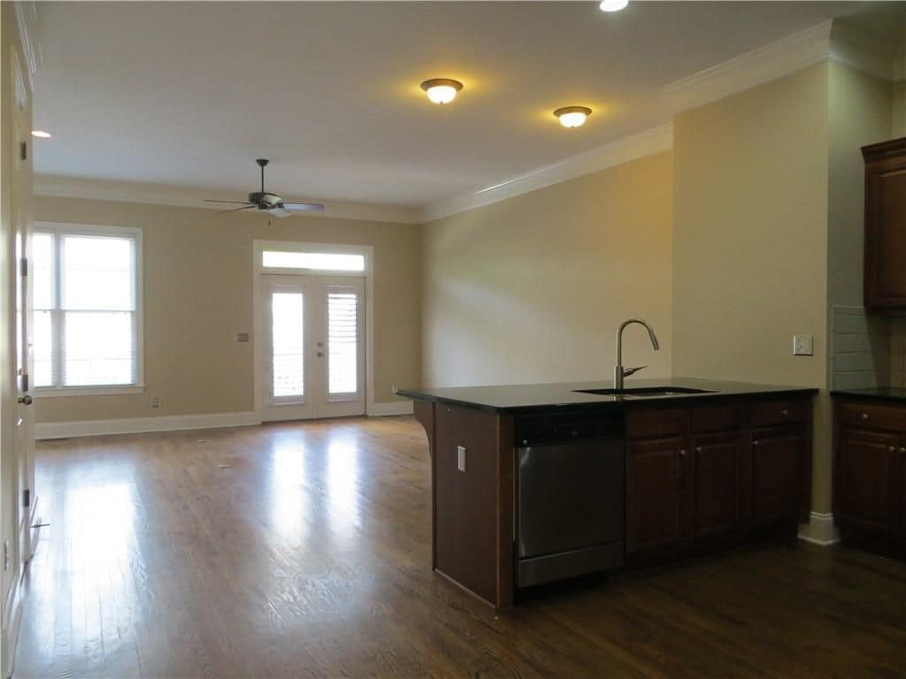 Building Photo - 131 W Ridge Way