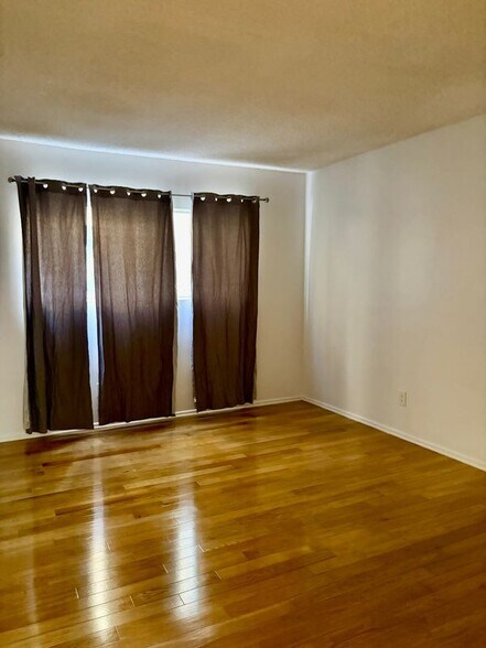 Building Photo - 2425 Ocean Ave