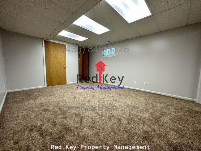 Building Photo - Country Club Dr. Single Family Home