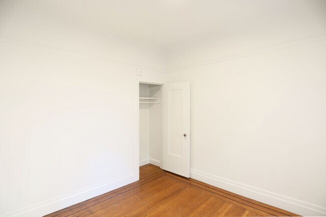 Building Photo - 1243 Pine St