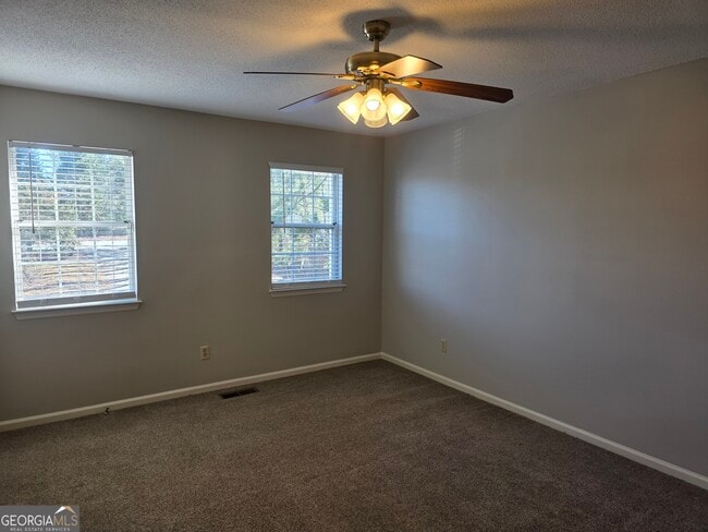 Building Photo - 102 Towne Pk Dr