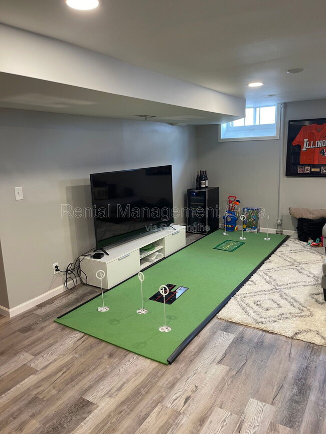 Building Photo - 4119 N Sheridan Ave