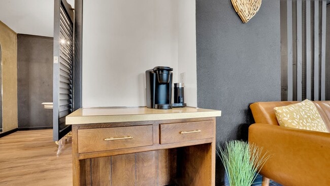 Building Photo - Fully furnished Airbnb with a pool