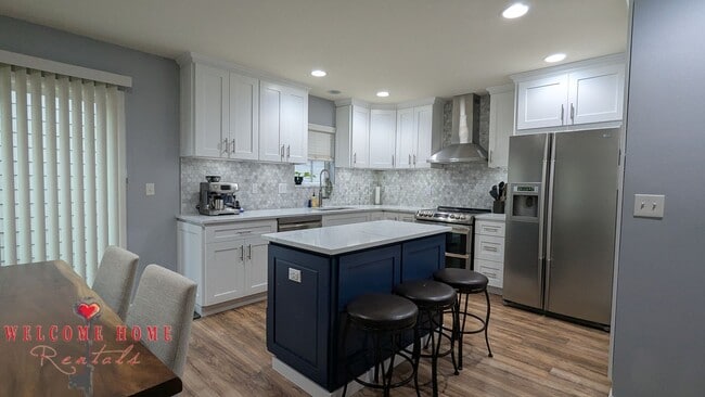Building Photo - Flowing floorplan, minutes from I-5!!!