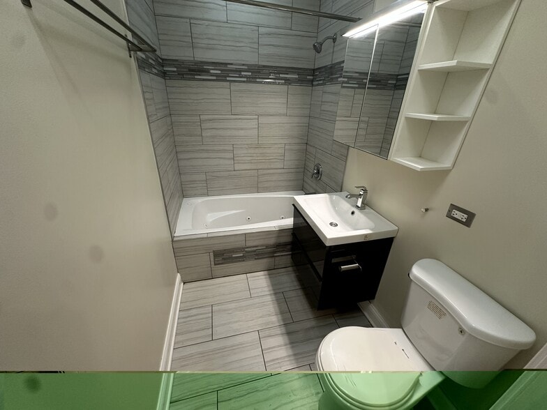 Building Photo - 10452 S Maryland Ave