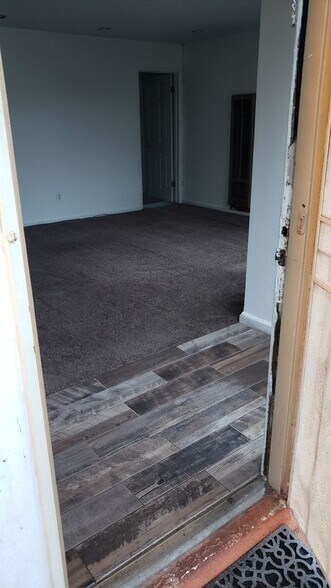 Building Photo - 637 W 32nd St