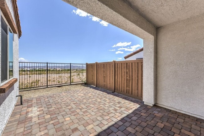 Building Photo - MUST SEE 3 bedroom Home!