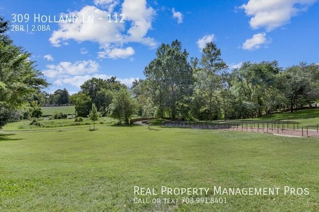 Building Photo - 309 Holland Ln