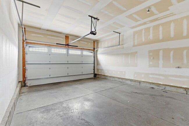 Building Photo - 1168 Autumn Ridge Dr