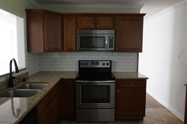 Building Photo - Pet Friendly 3 Bedroom 1 Full Bath located in Northwoods Park!