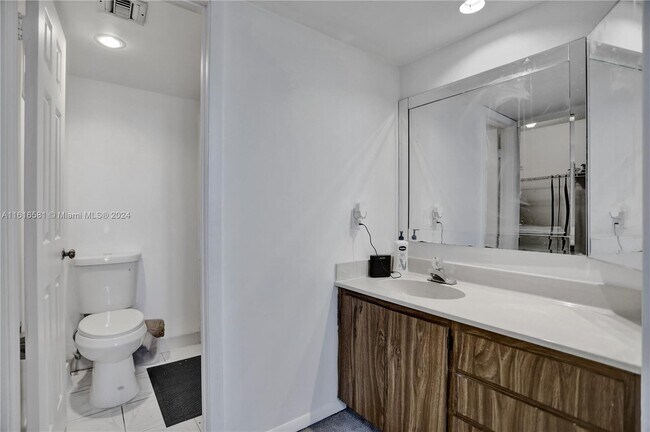 Building Photo - 1524 Whitehall Dr