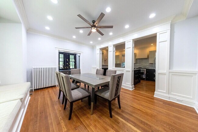 Building Photo - Gorgeous U-City Pershing Ave 4 bedroom/3 bath GEM - Fully Furnished with CLASS AND ELEGANCE - Mus...