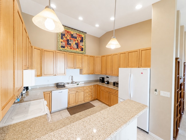 Building Photo - 75-346 Hualalai Rd B303