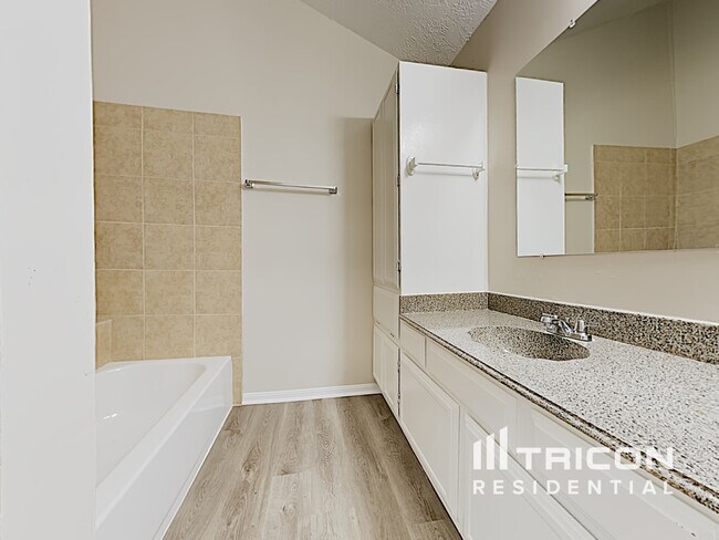 Building Photo - 16815 Shrub Oak Dr