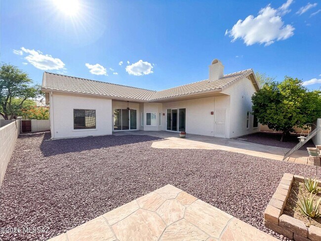 Building Photo - 12490 N Wayfarer Way