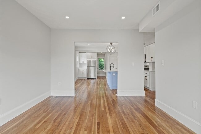 Building Photo - 580 Ashmont St