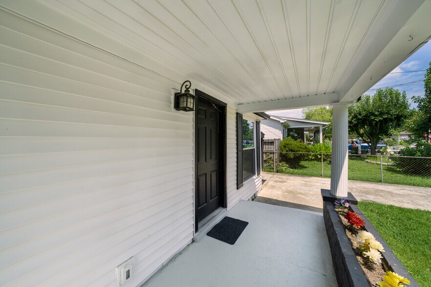 Building Photo - 212 McArthur Dr