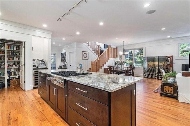 Building Photo - 623 Ansley St