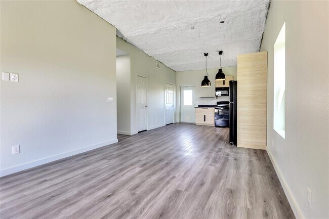 Building Photo - 1310 FM 487