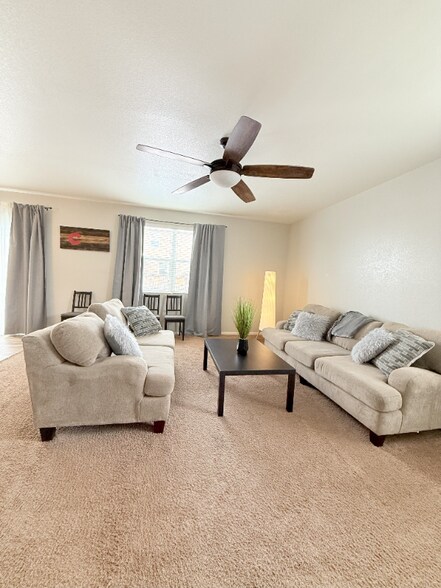 Building Photo - 3634 Daylily St