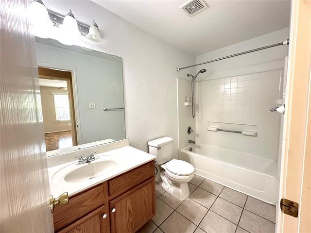 Building Photo - 809 Essex Dr