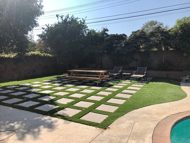 Building Photo - 9333 Swinton Ave