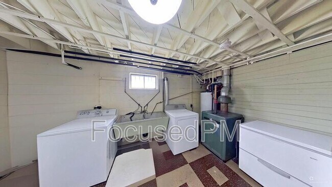 Building Photo - 4030 S Fox St