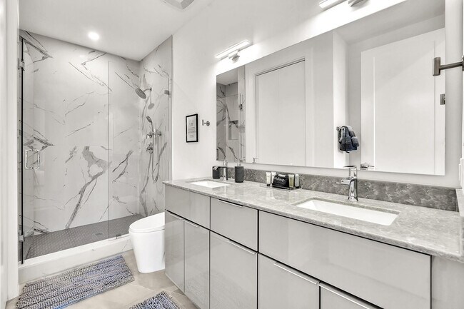 Building Photo - 2100 Miami Rd