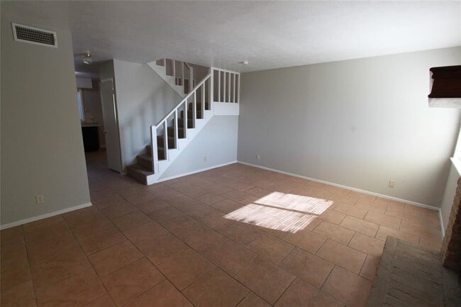 Building Photo - 3904 Hudson Bend Rd