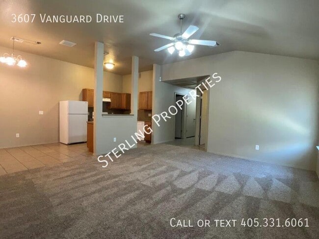 Building Photo - 3607 Vanguard Dr
