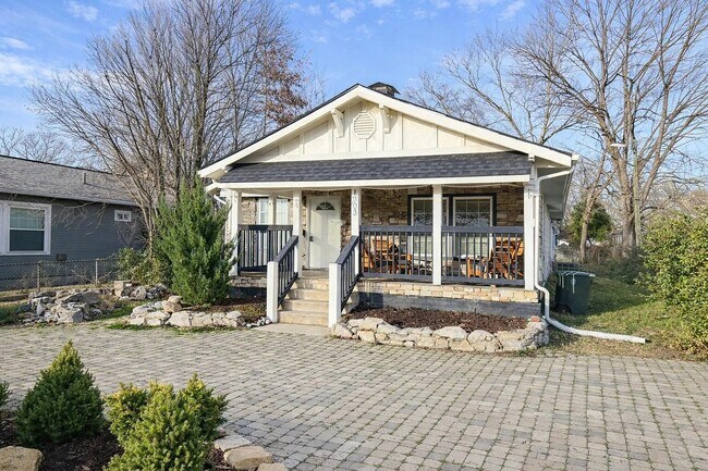 Building Photo - 1903 E 13th St