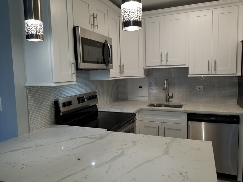 Kitchen - 33 E Cedar St