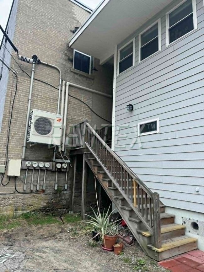 Building Photo - Apartment in Downtown Lisbon Falls