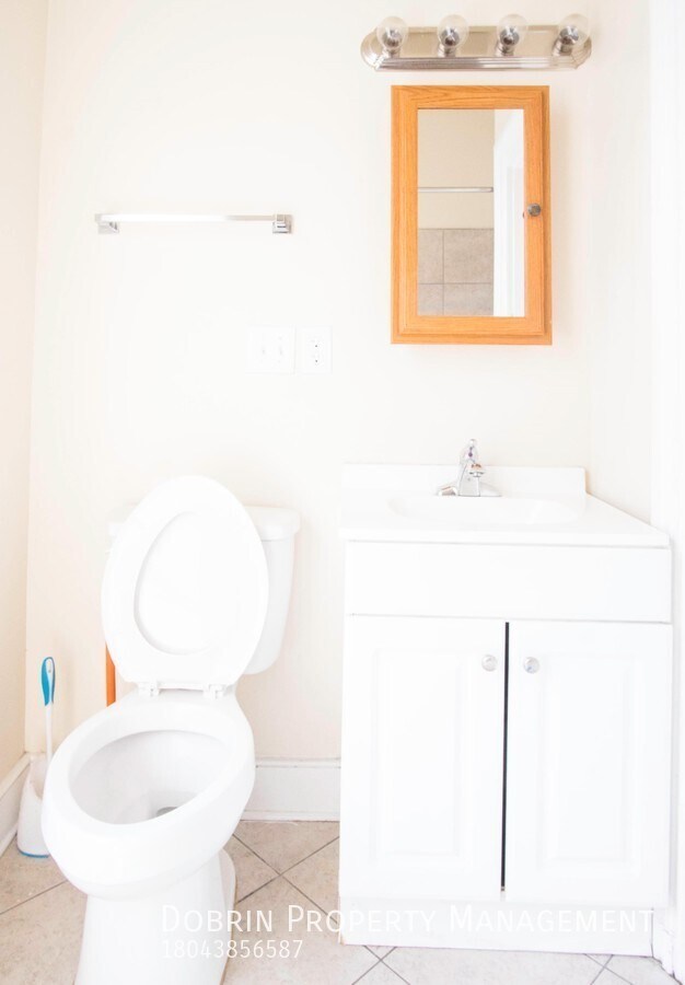 Building Photo - 810 W Clay St